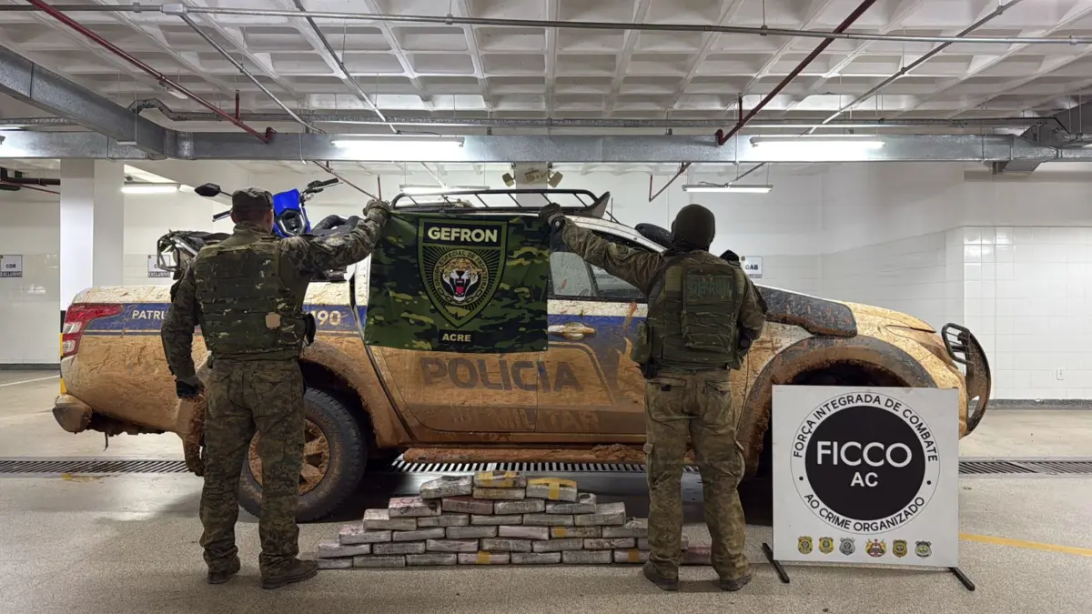 Forças de segurança prendem quatro e apreendem 34 barras de maconha