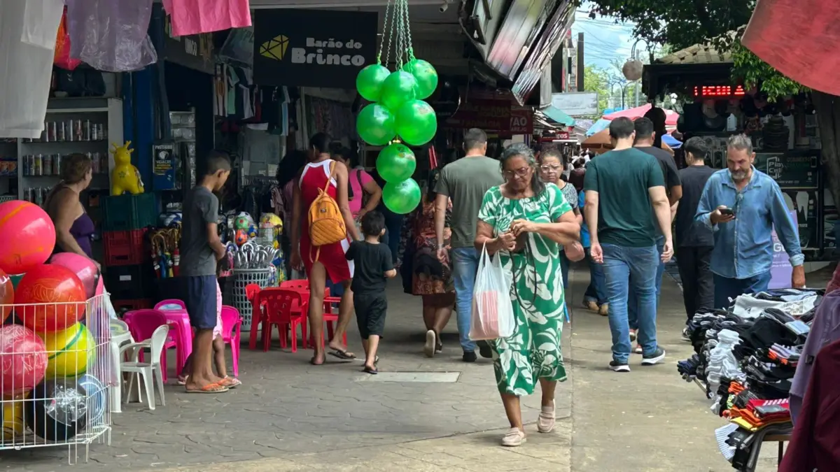 Volta às aulas aquece comércio no centro de Rio Branco e aumenta movimento nas lojas