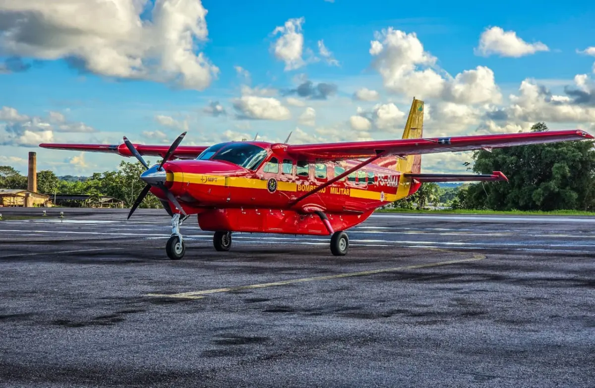Gladson e Mailza entregam nova aeronave com UTI e capacidade para transporte de tropas