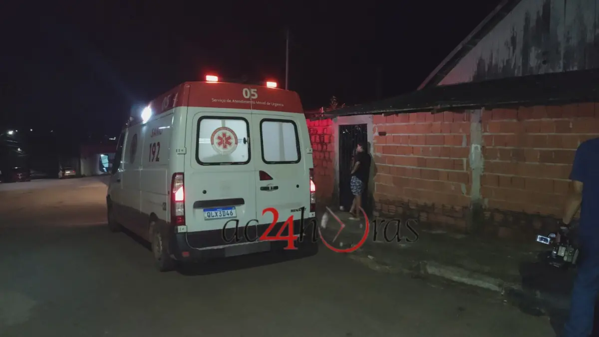 Homem é agredido com perna-manca após discussão por ciúmes na capital