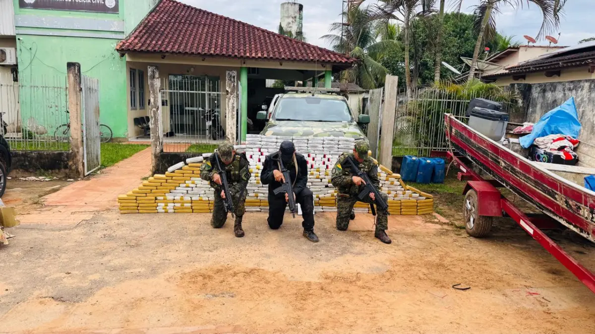Gefron e PM apreendem 346 quilos de skunk e cocaína em Xapuri