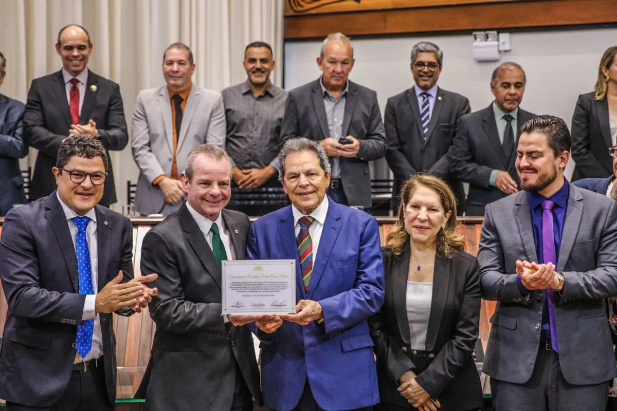 Conselheiro aposentado Valmir Ribeiro é homenageado na Assembleia Legislativa