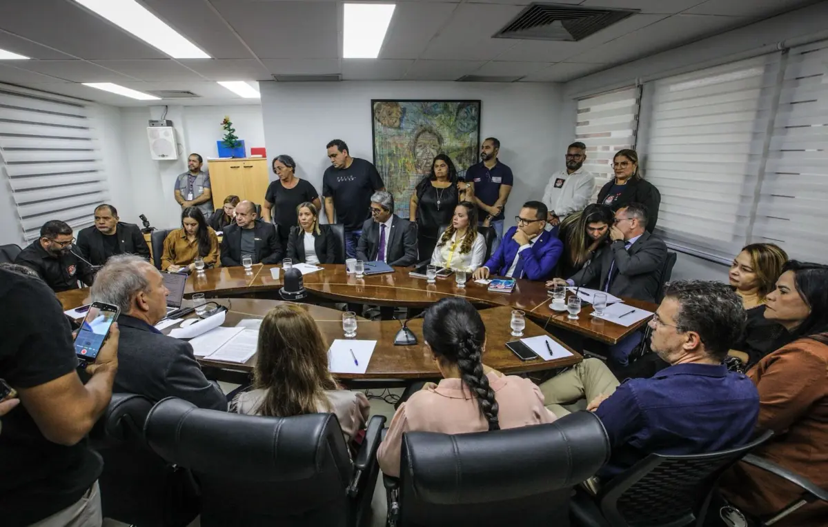Servidores defendem cancelamento de edital de terceirização do Hospital de Brasileia