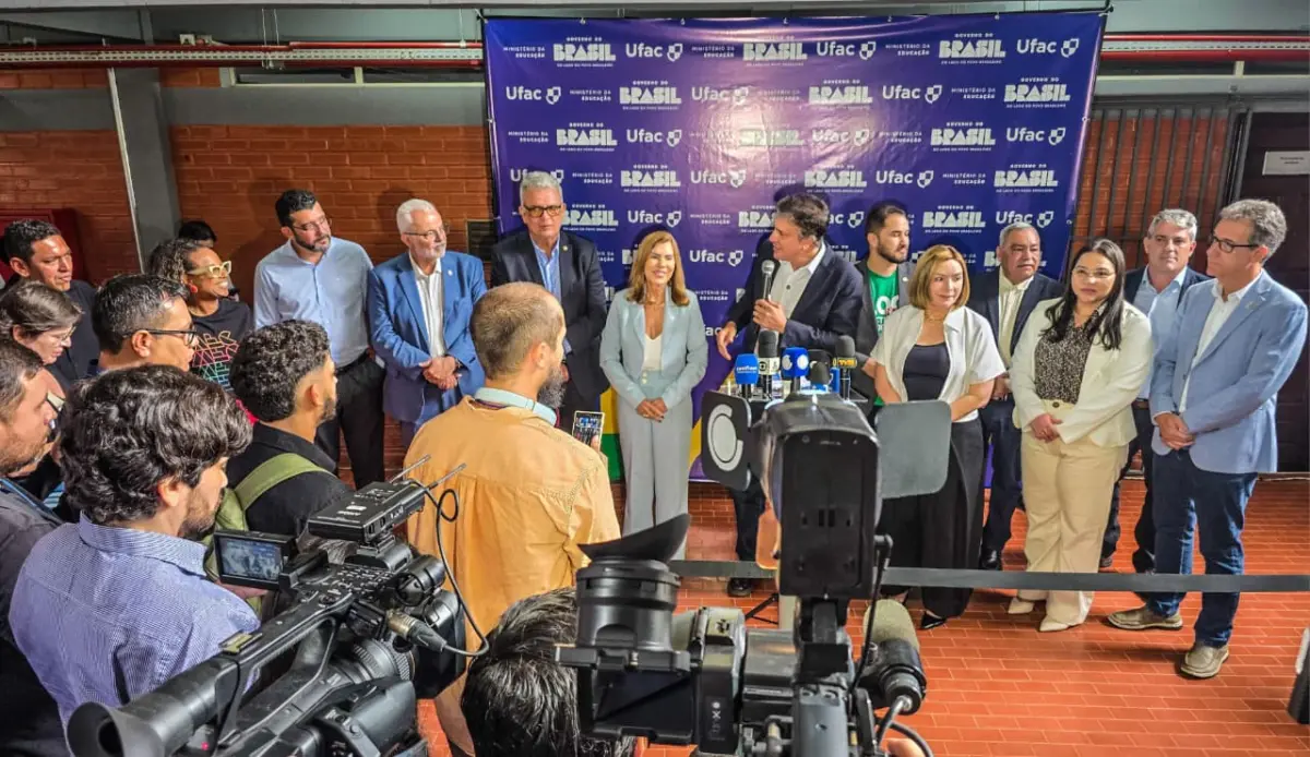 Camilo anuncia mais de R$ 300 milhões na educação básica e superior no Acre