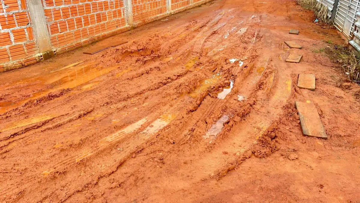 Após denúncia, Saerb nega obra com rompimento de rede e garante reparo