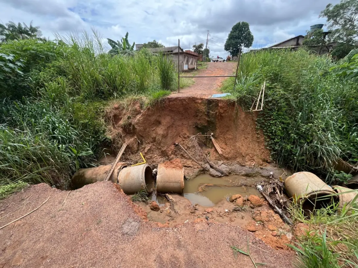 Após enxurrada, rua de Brasiléia receberá drenagem e pavimentação