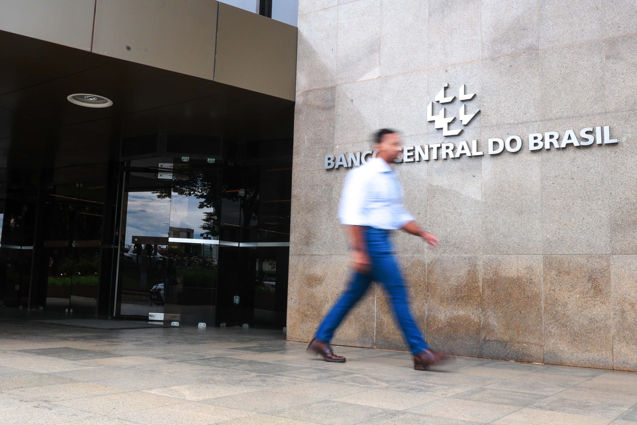 Focus: mercado reduz projeção da inflação para 3,91% e sobe a do PIB