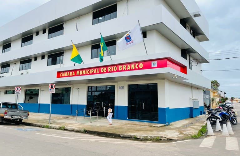 Câmara de Rio Branco publica série de exonerações e nomeações