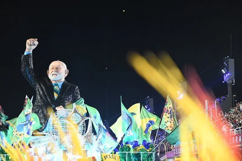 Lula diz não pensar nas críticas de evangélicos sobre desfile na Sapucaí