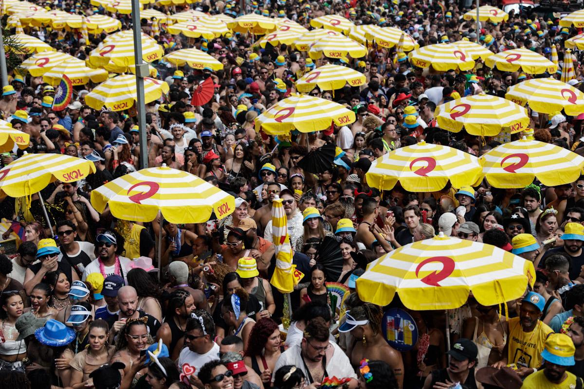 Entenda por que os celulares não funcionam direito em lugares lotados