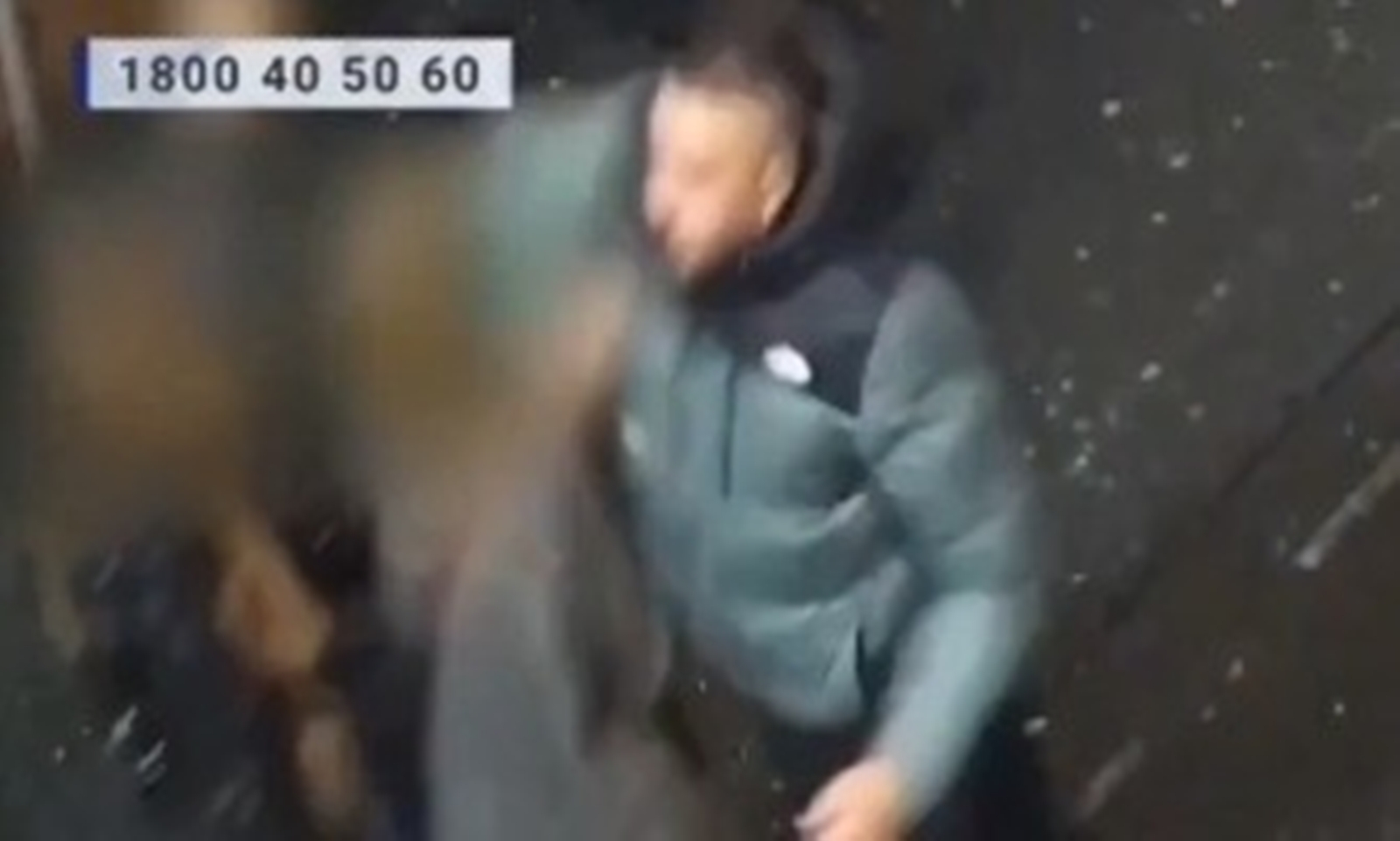 Homem dá cotovelada e deixa mulher inconsciente em rua da Irlanda. Veja vídeo