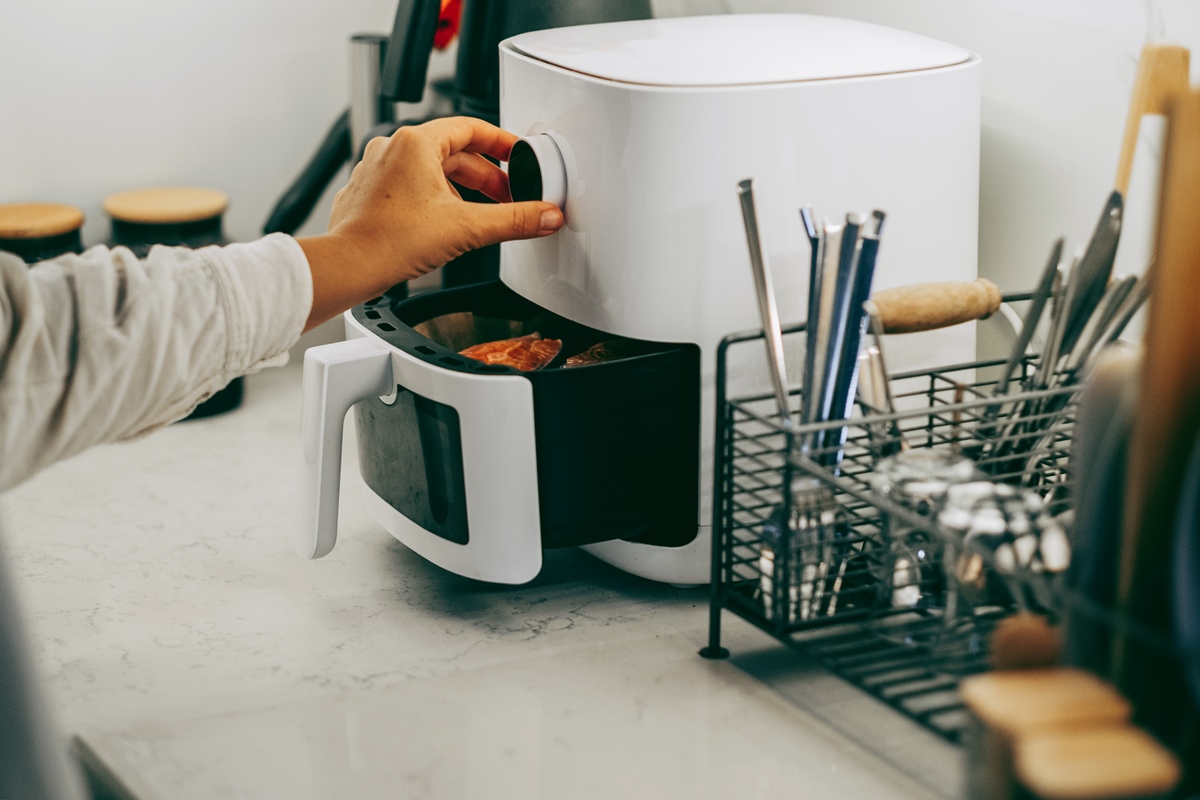 Air fryer pode ser aliada da saúde, mas uso requer cuidados