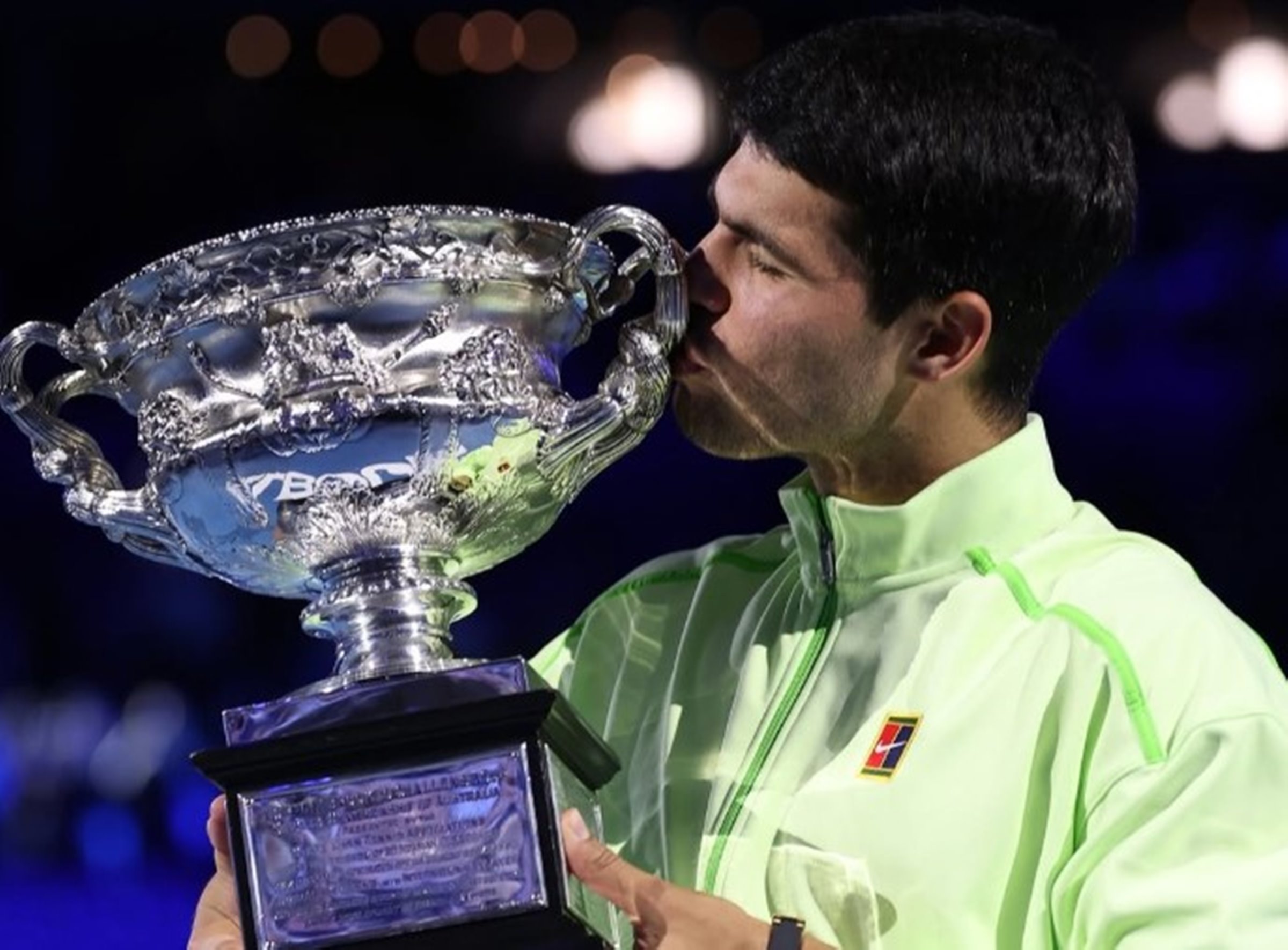 Alcaraz bate Djokovic no Austrália Open e alcança feito histórico