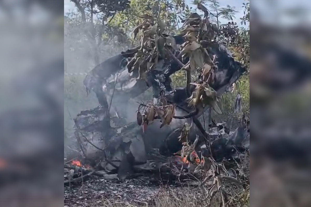Vídeo mostra avião em chamas após queda no Entorno. Assista