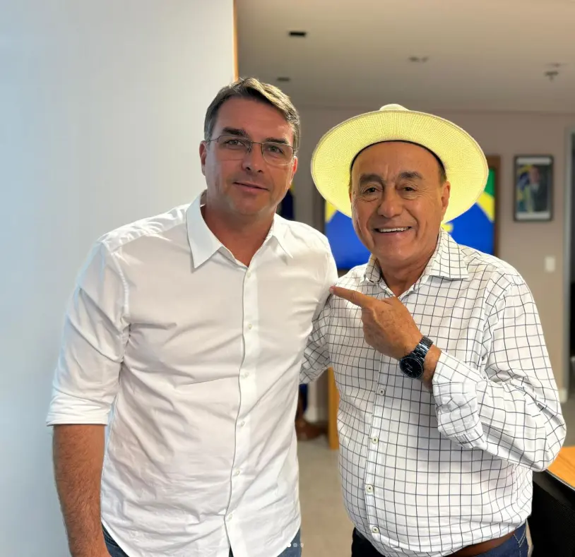 Em Brasília, Bocalom publica foto ao lado de Flávio Bolsonaro