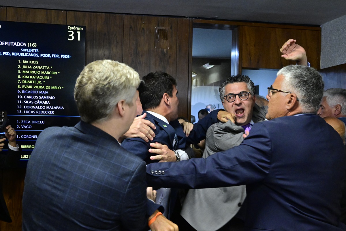 CPMI do INSS: governistas apresentam recurso para anular quebra de sigilo de Lulinha