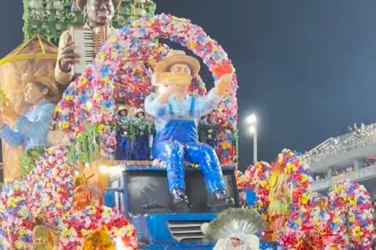 Carro alegórico quebra e atrasa Desfile das Campeãs de São Paulo
