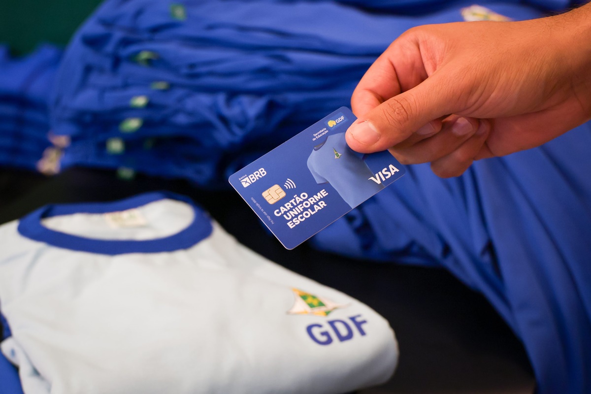 Cartão Uniforme Escolar passa a ser retirado no BRB; entenda