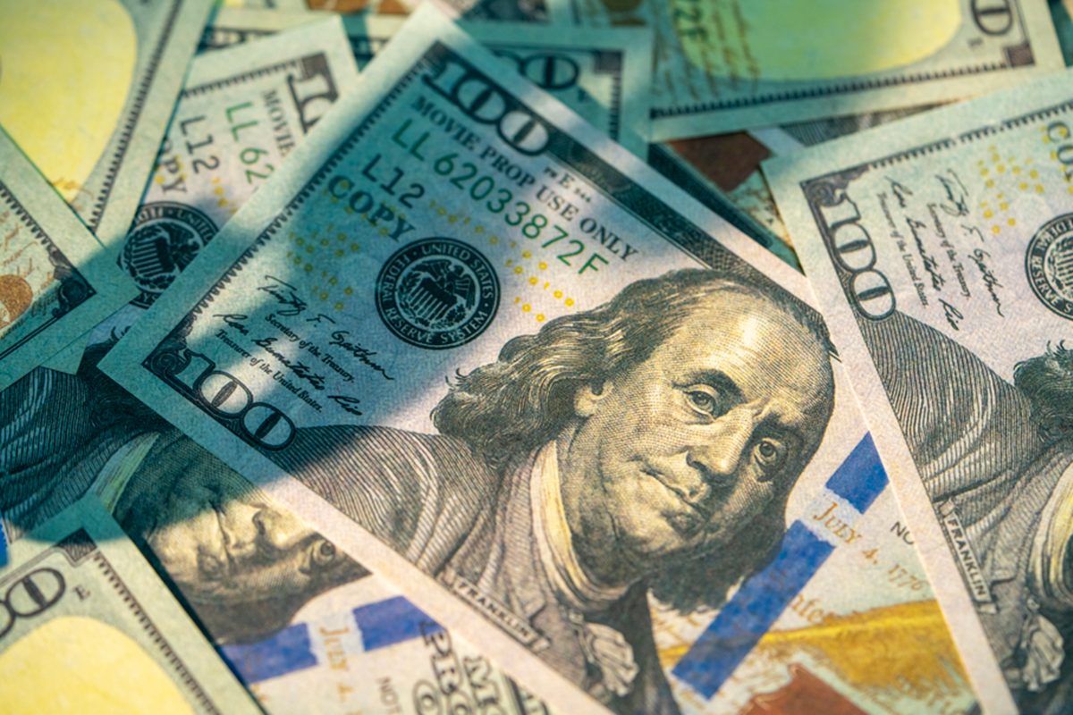 Dólar sobe e Bolsa cai com incertezas provocadas por tarifas de Trump