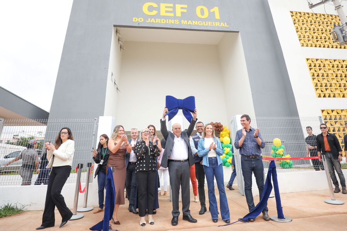 Ibaneis inaugura escola no Jardins Mangueiral para atender mil alunos