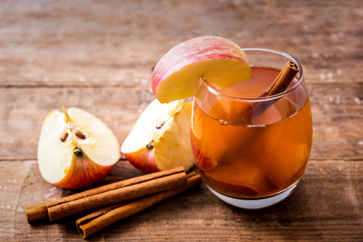 Casca de maçã com canela: infusão simples e cheia de benefícios