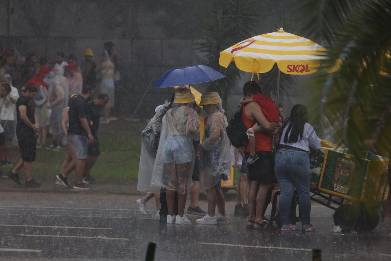 Chuva e queda de temperatura marcam o restante do fim de semana