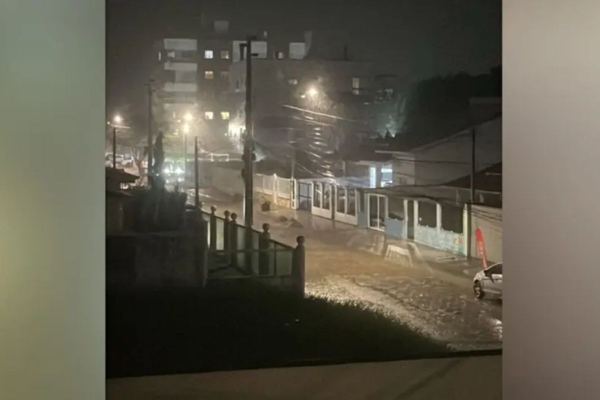 SC: chuva intensa atinge Grande Florianópolis e ruas ficam alagadas