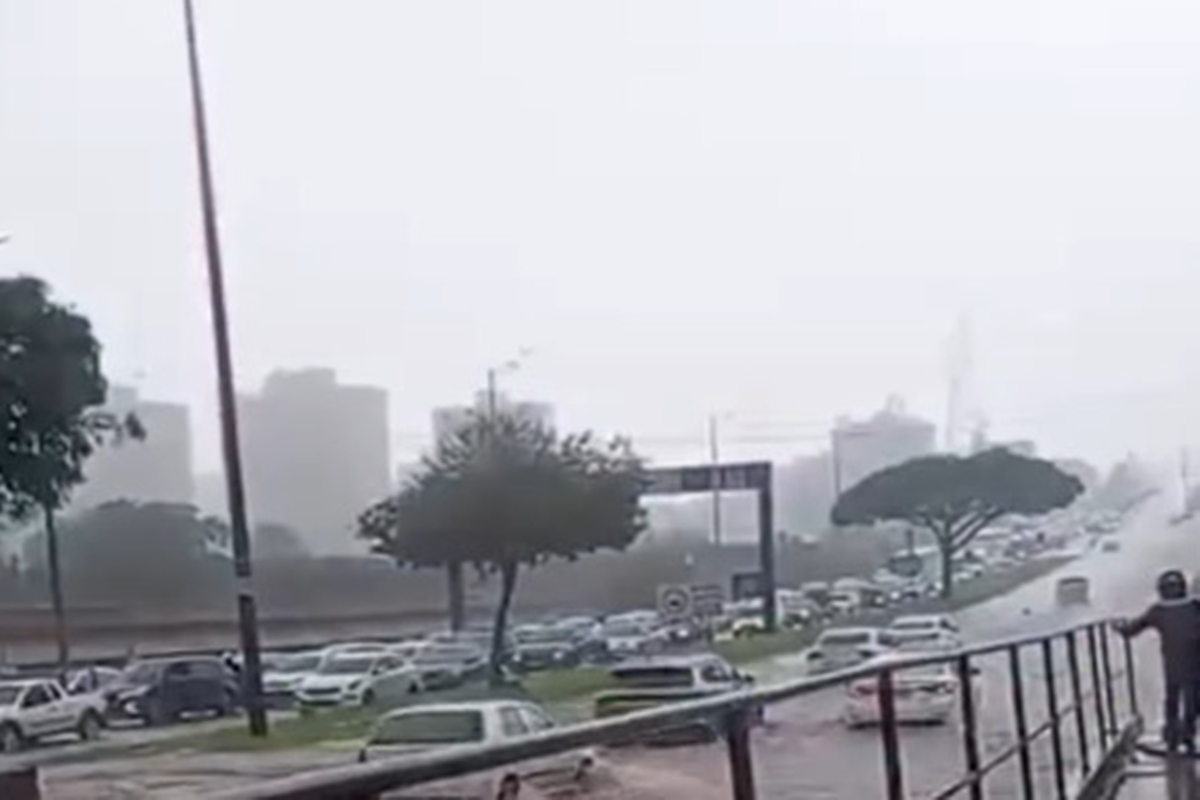 Chuva causa alagamento em vários pontos de Taguatinga
