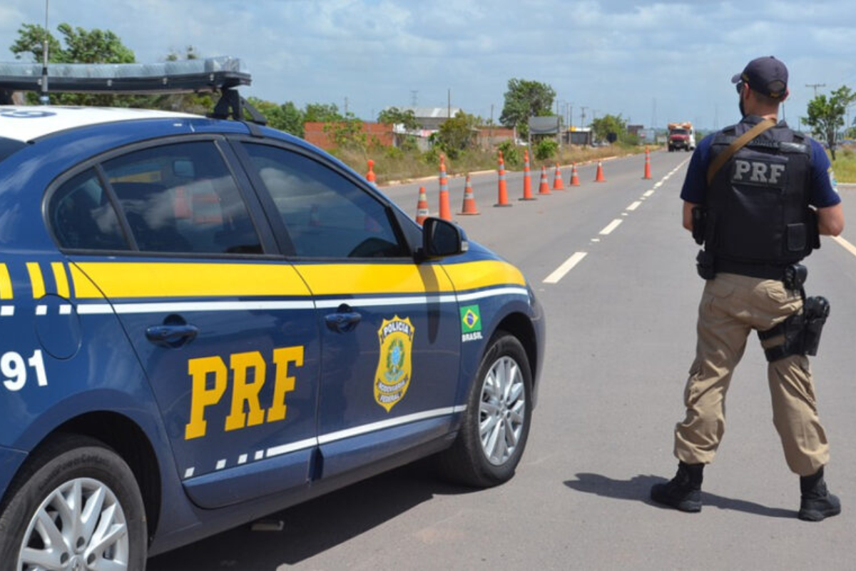 Cheiro de maconha leva PRF a apreender R$ 2 milhões em carro
