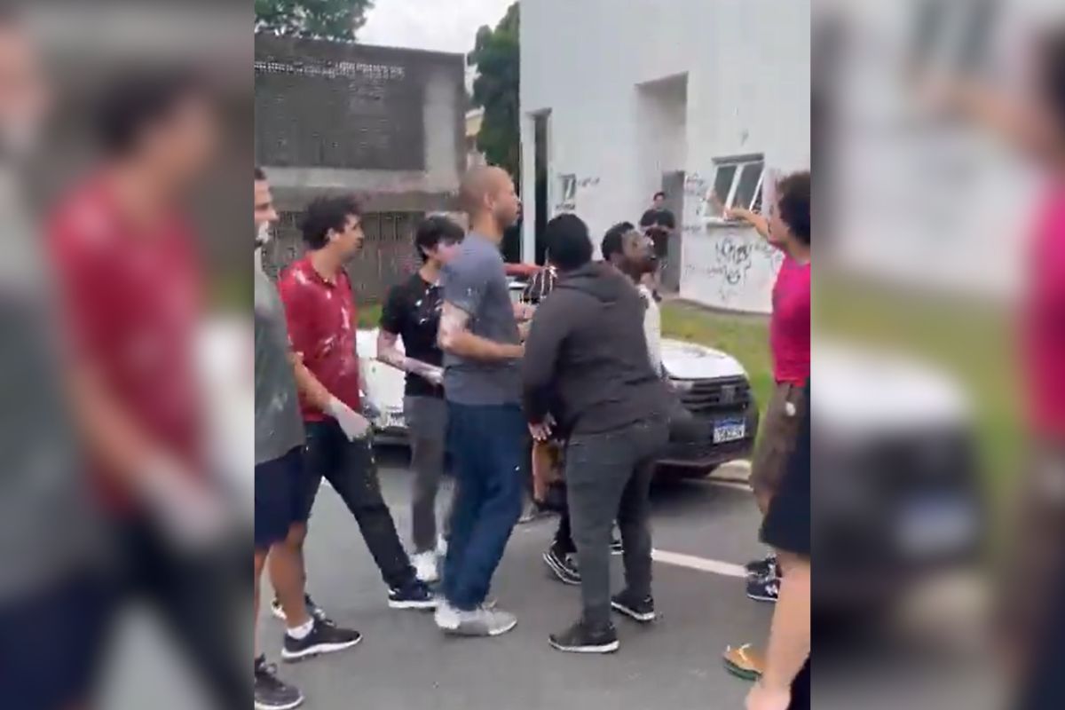 Unicamp tem tumulto após ação do MBL para remover pinturas no campus. Veja vídeo