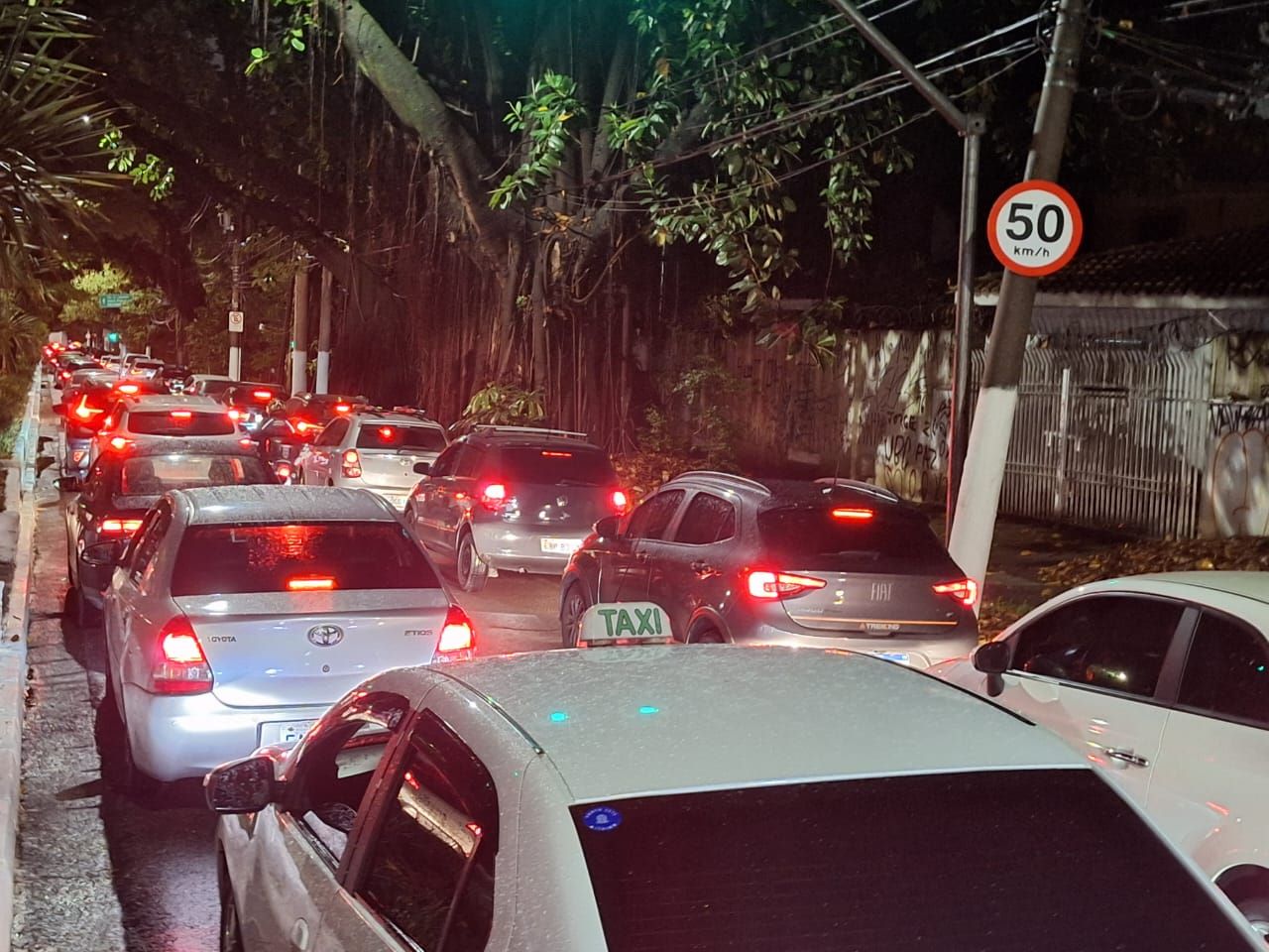Cidade de SP bate recorde de congestionamento do ano após temporal