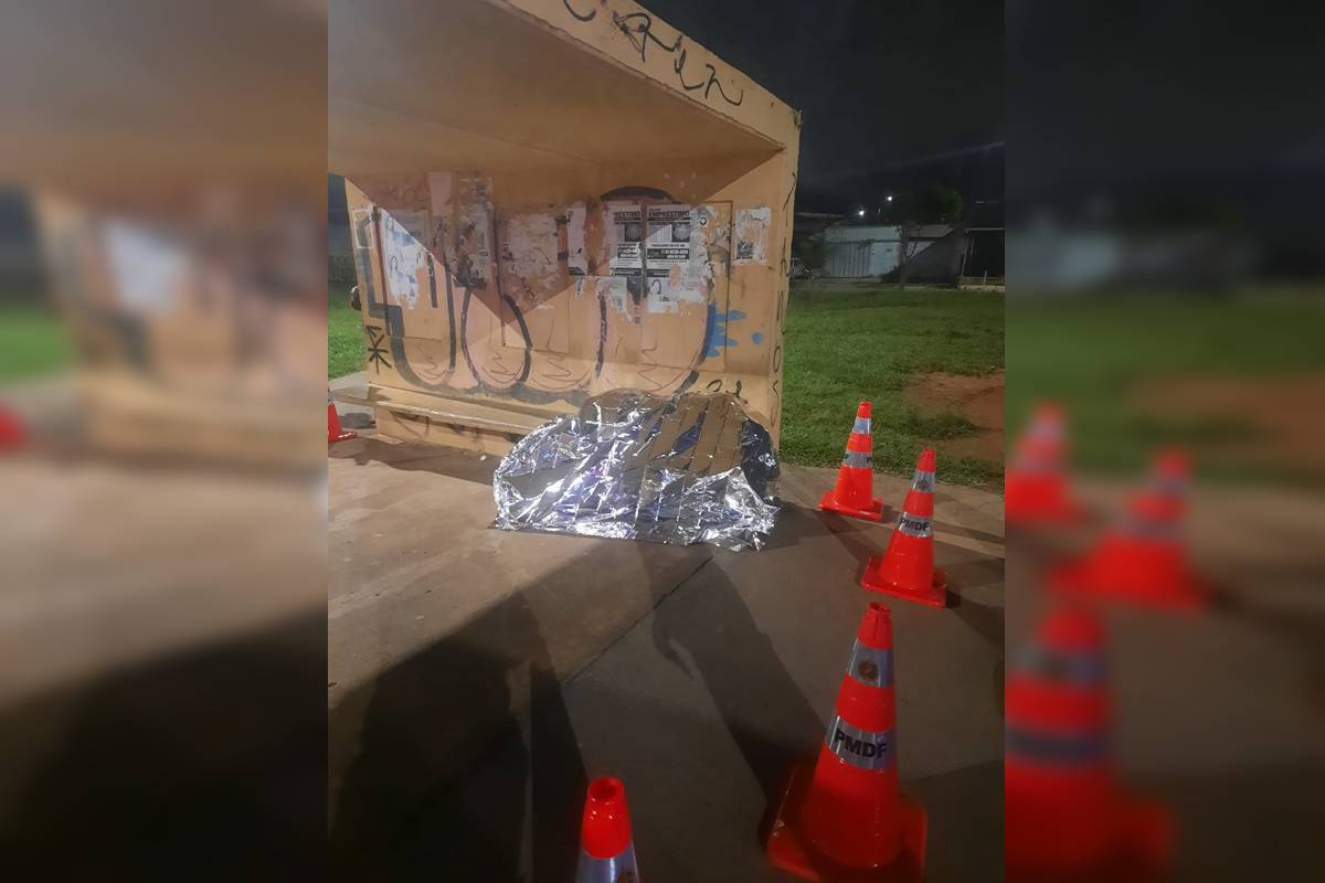 Corpo de mulher é encontrado em parada de ônibus de rodovia no DF
