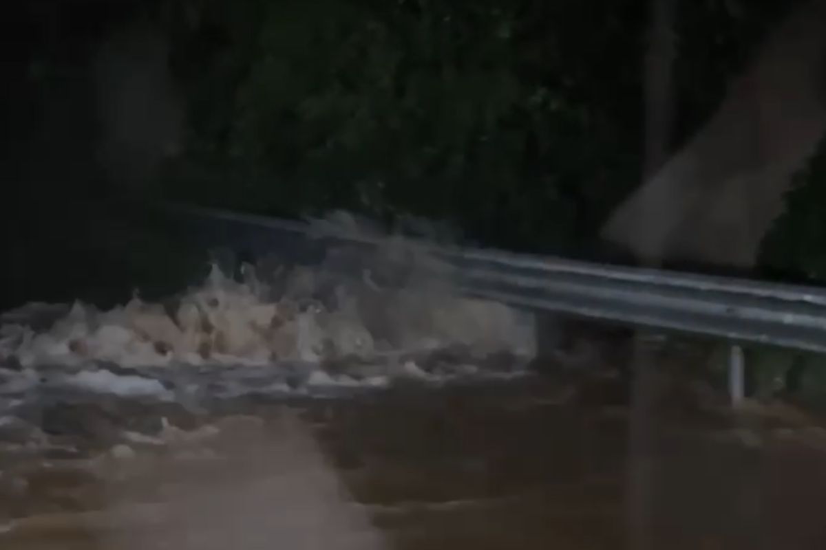 Temporal causa deslizamentos em Ubatuba e litoral de SP fica em alerta. Vídeo