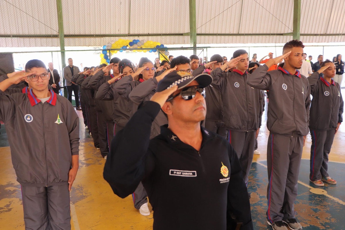 GDF lança edital para compra de uniformes de colégios cívico-militares