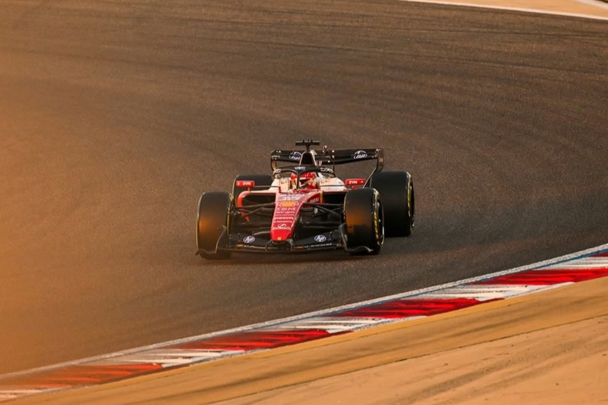 F1: Leclerc finaliza pré-temporada no Bahrein no topo; Bortoleto é 7º