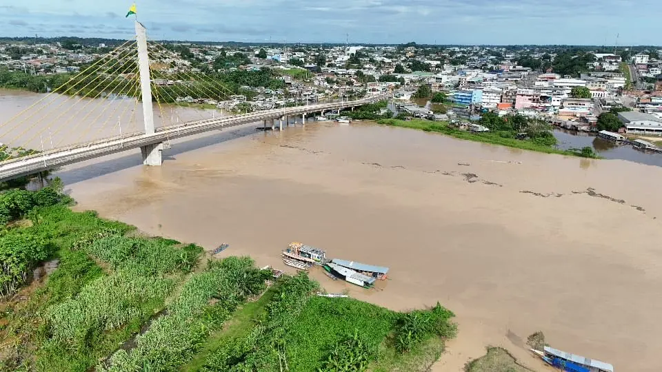 Rio Juruá vaza e está quase fora da Cota de Alerta em Cruzeiro do Sul