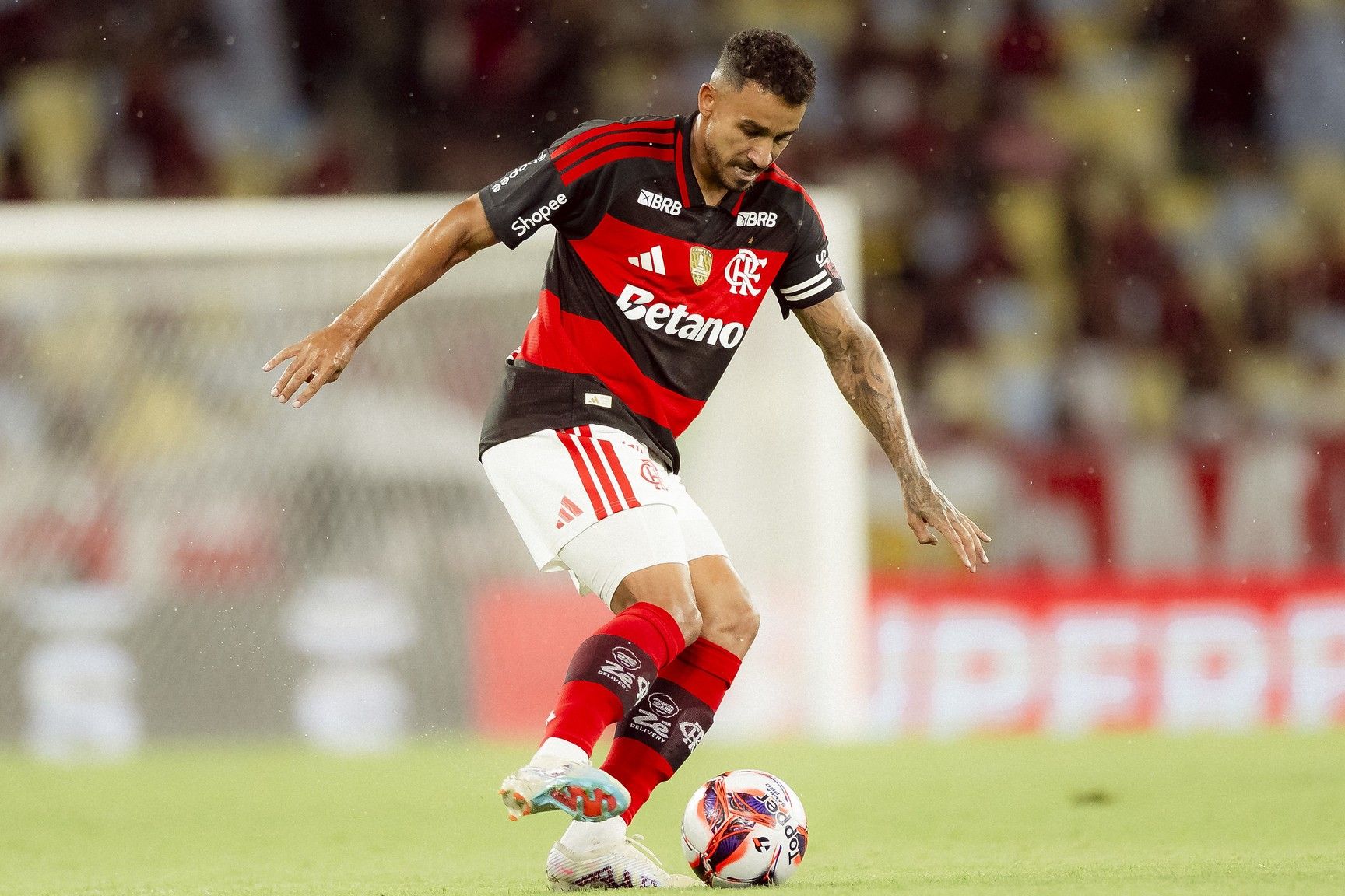 Flamengo vence Madureira e abre vantagem na semifinal do Carioca