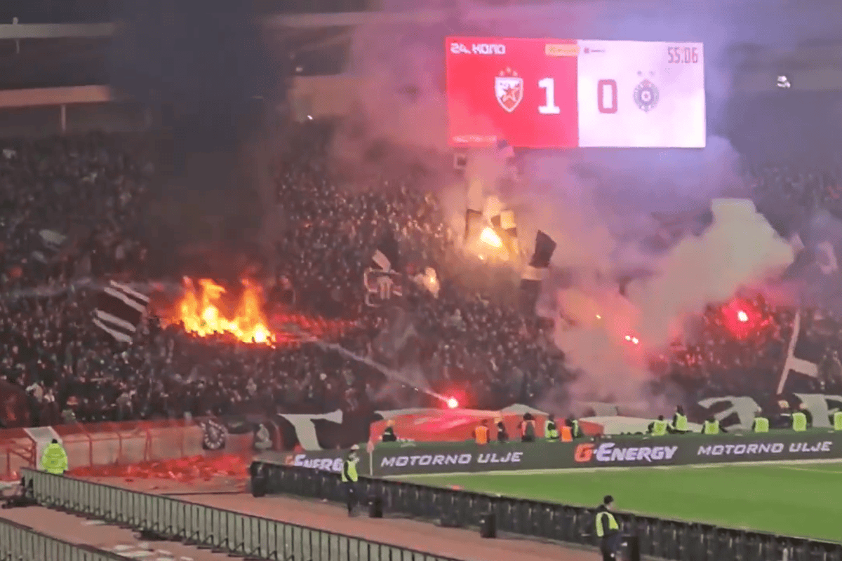 Torcida do Partizan incendeia arquibancada durante clássico na Sérvia