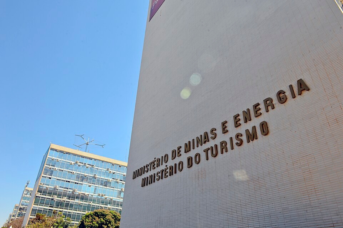Nº 2 de Minas e Energia pede demissão e deve deixar ministério esta semana