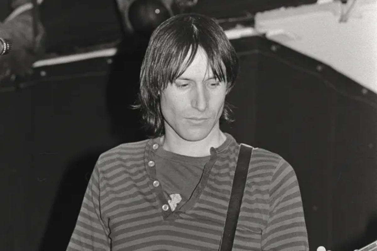 Morre Fred Smith, baixista do Television, aos 77 anos