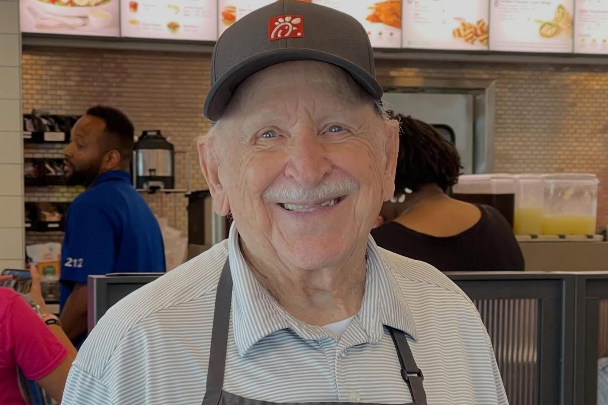 Homenagem comovente celebra funcionário que morreu aos 91 anos