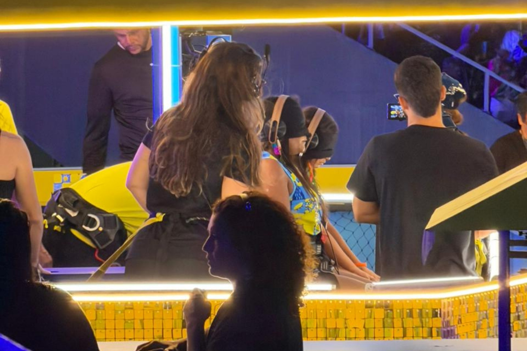 BBB 26: veja imagens de Gabi e Chaiany em camarote no Carnaval do Rio