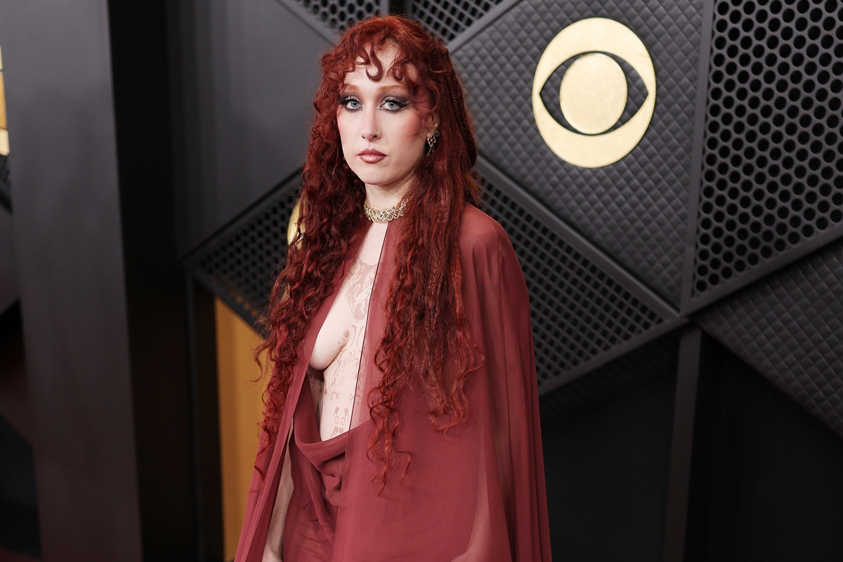 Looks do Grammy 2026 destacam ousadia e maximalismo como tendência