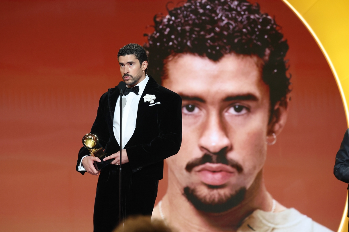 No Grammy, Bad Bunny protesta contra política de Trump: “Fora, ICE”