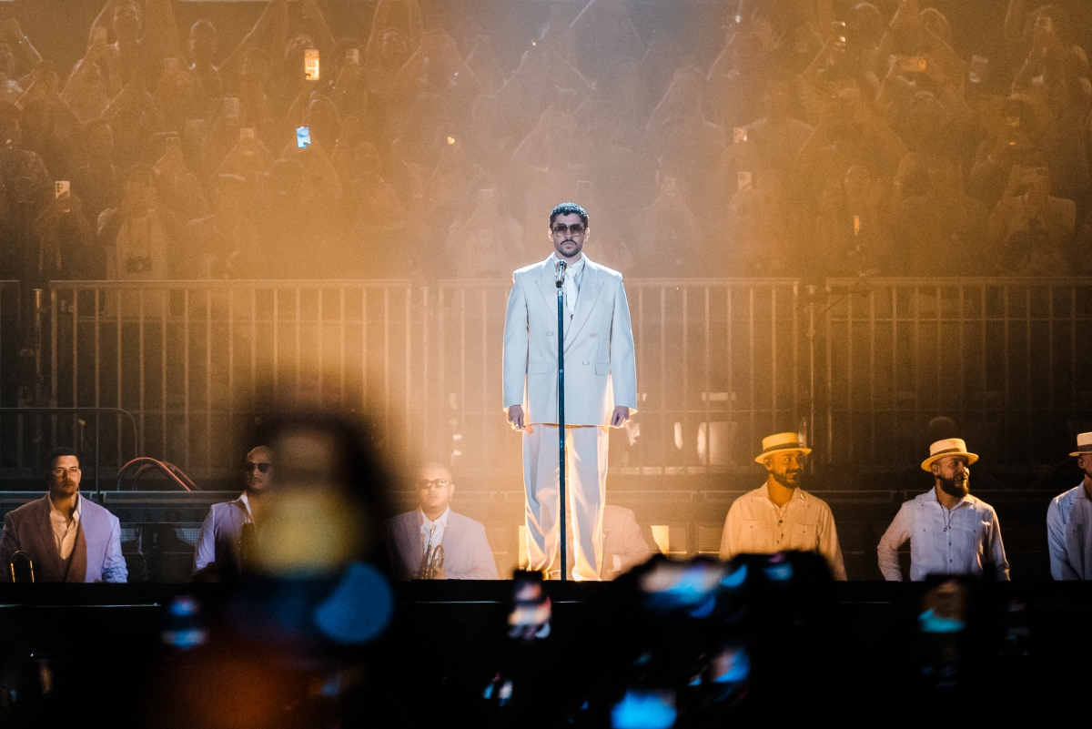 Bad Bunny em São Paulo: alfaiataria, streetwear e o casaco de Pelé