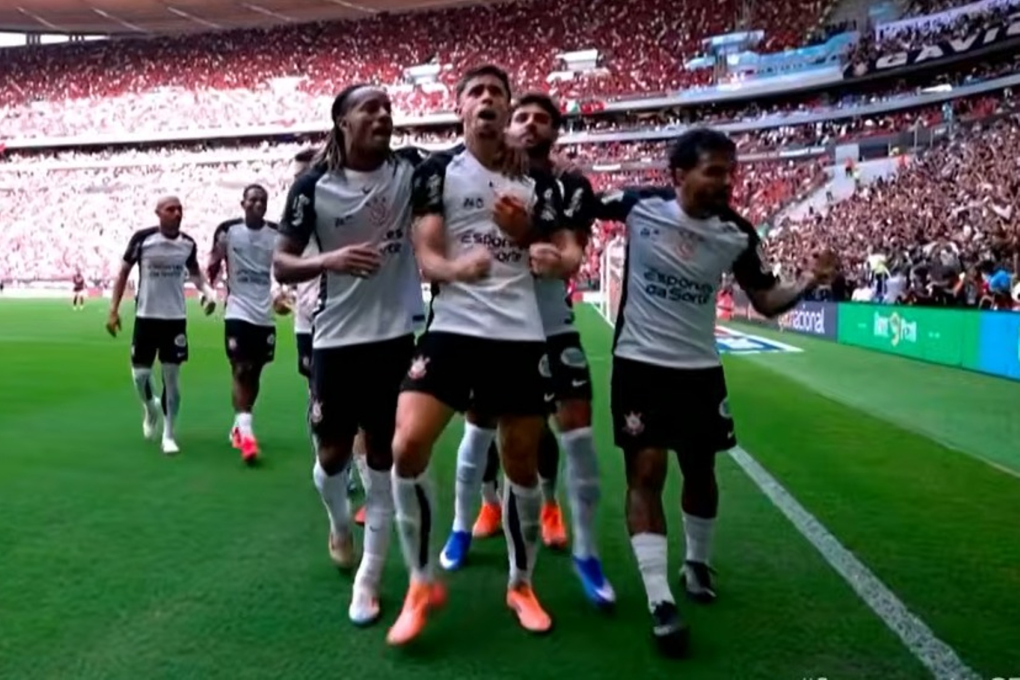 Gabriel Paulista faz 1 x 0 para o Corinthians na Supercopa; veja gol