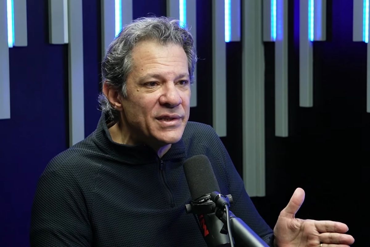 Haddad lança livro em SP e pede mobilização contra a extrema-direita