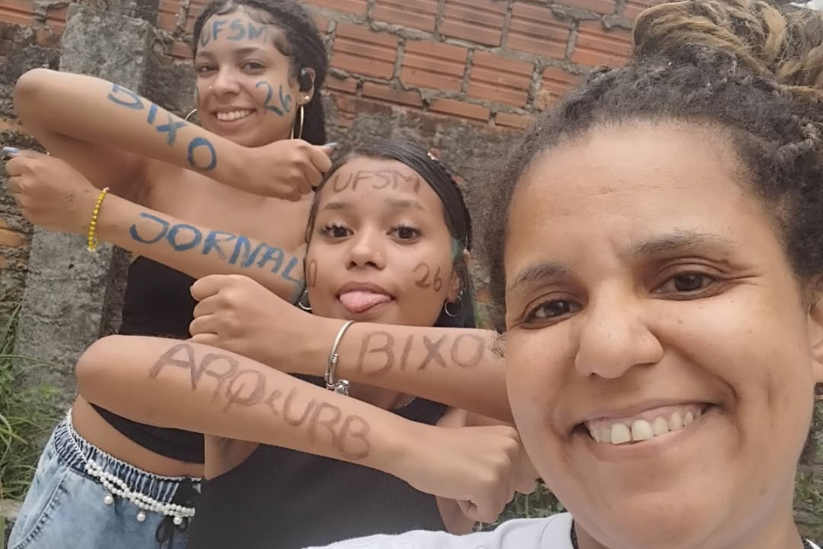 Mãe conquista doutorado enquanto filhas entram em universidade pública