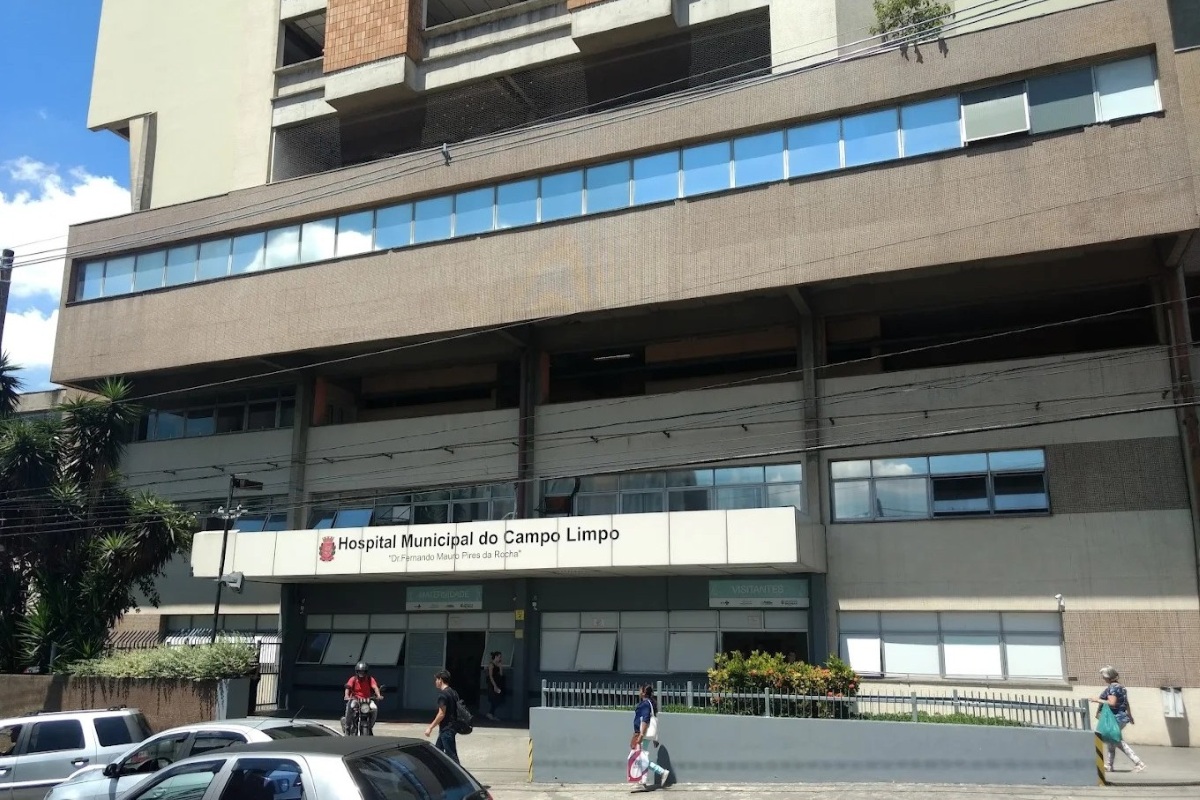 Homem é baleado dentro de carro e pedestre acaba atingido em SP