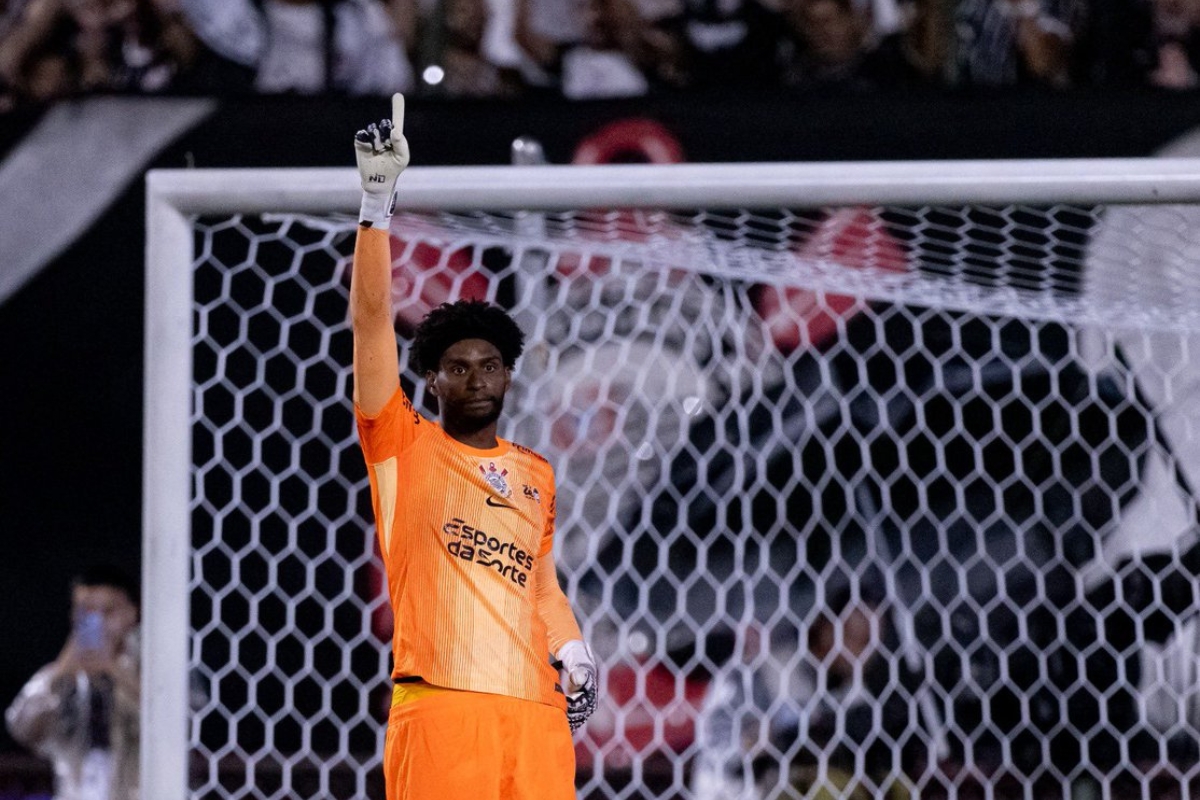 Portuguesa e Corinthians se pronunciam após racismo contra Hugo Souza